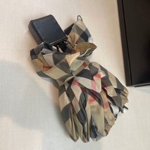 Burberry umbrella never used